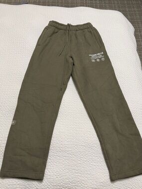 NEVER WORN! Hidden Hills Adults Olive Green Sweatpants with Side Logo